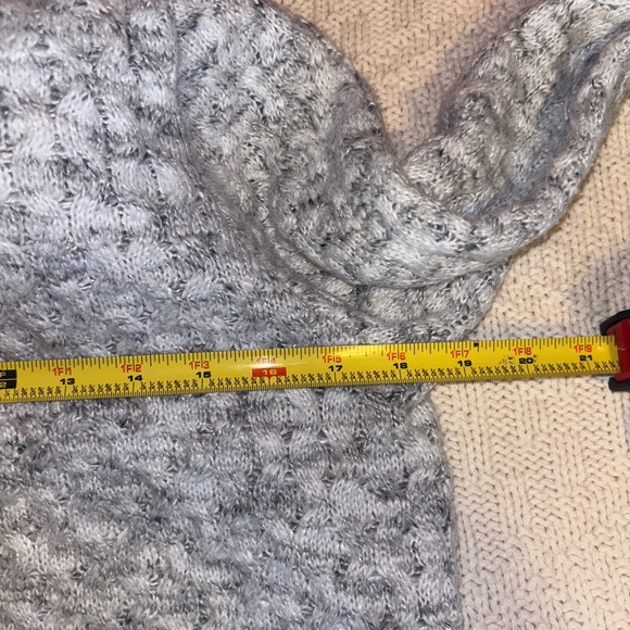 Liz Claiborne Turtleneck Gray Knit Sweater Women’s Size Medium - Picture 8 of 8